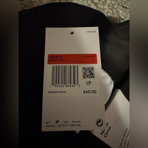 NWT Women’s Black Nike Training Shorts - Picture 3 of 3